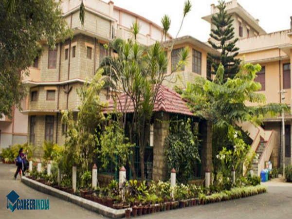 18. ಮೌಂಟ್ ಕಾರ್ಮೆಲ್ ಕಾಲೇಜ್, ಬೆಂಗಳೂರು