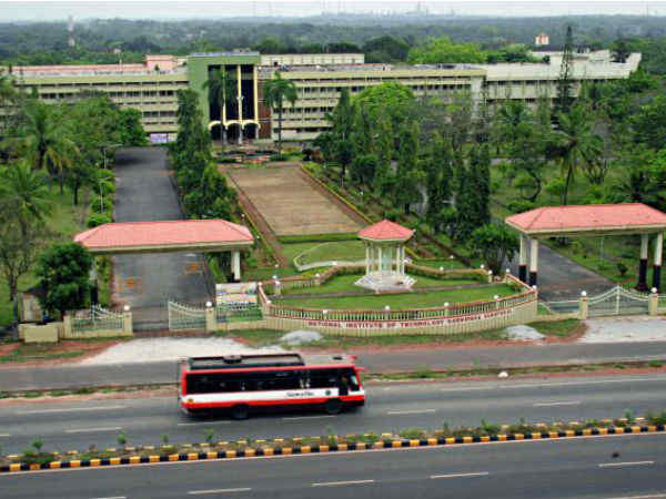 1. ನ್ಯಾಷನಲ್ ಇನ್ಸ್ಟಿಟ್ಯೂಟ್ ಆಫ್ ಟೆಕ್ನಾಲಜಿ , ಸೂರತ್ಕಲ್