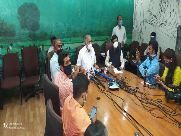 ಶಾಲೆ ಆರಂಭದ ಬಗ್ಗೆ ಇನ್ನೂ ತೀರ್ಮಾನ ತೆಗೆದುಕೊಂಡಿಲ್ಲ: ಸಚಿವ ಹೇಳಿಕೆ ಶಾಲೆ ಆರಂಭದ ಬಗ್ಗೆ ಇನ್ನೂ ತೀರ್ಮಾನ ತೆಗೆದುಕೊಂಡಿಲ್ಲ: ಸಚಿವ ಹೇಳಿಕೆ
