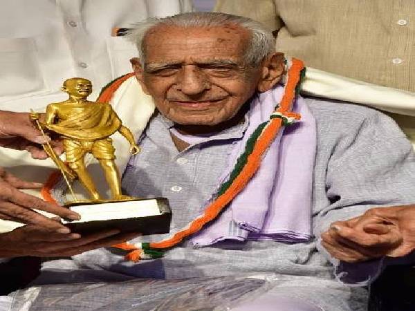 ಎಚ್ಎಸ್ ದೊರೆಸ್ವಾಮಿ :