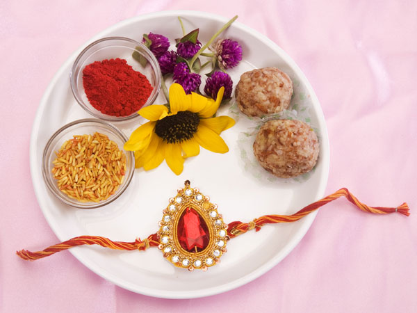 ರಕ್ಷಾ ಬಂಧನದ ಸಂದೇಶ ಮತ್ತು ಶುಭಾಶಯಗಳು ಇಲ್ಲಿವೆ ರಕ್ಷಾ ಬಂಧನದ ಸಂದೇಶ ಮತ್ತು ಶುಭಾಶಯಗಳು ಇಲ್ಲಿವೆ