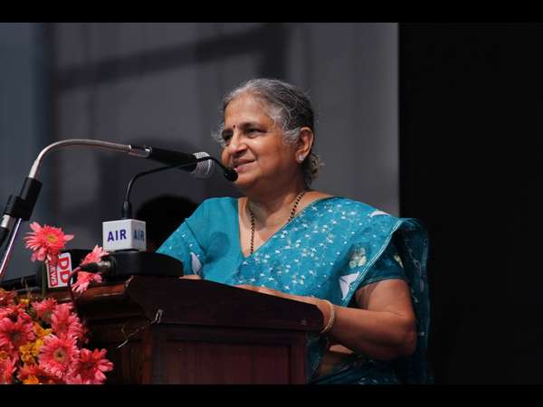 ಸುಧಾಮೂರ್ತಿಯವರ ಜನ್ಮದಿನದಂದು ನಿಮಗೆ ತಿಳಿದಿರದ ಆಸಕ್ತಿದಾಯಕ ಸಂಗತಿಗಳು ಸುಧಾಮೂರ್ತಿಯವರ ಜನ್ಮದಿನದಂದು ನಿಮಗೆ ತಿಳಿದಿರದ ಆಸಕ್ತಿದಾಯಕ ಸಂಗತಿಗಳು